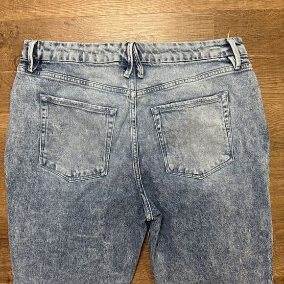 Good American | Good Classic Slim Straight Jeans - Picture 11 of 12